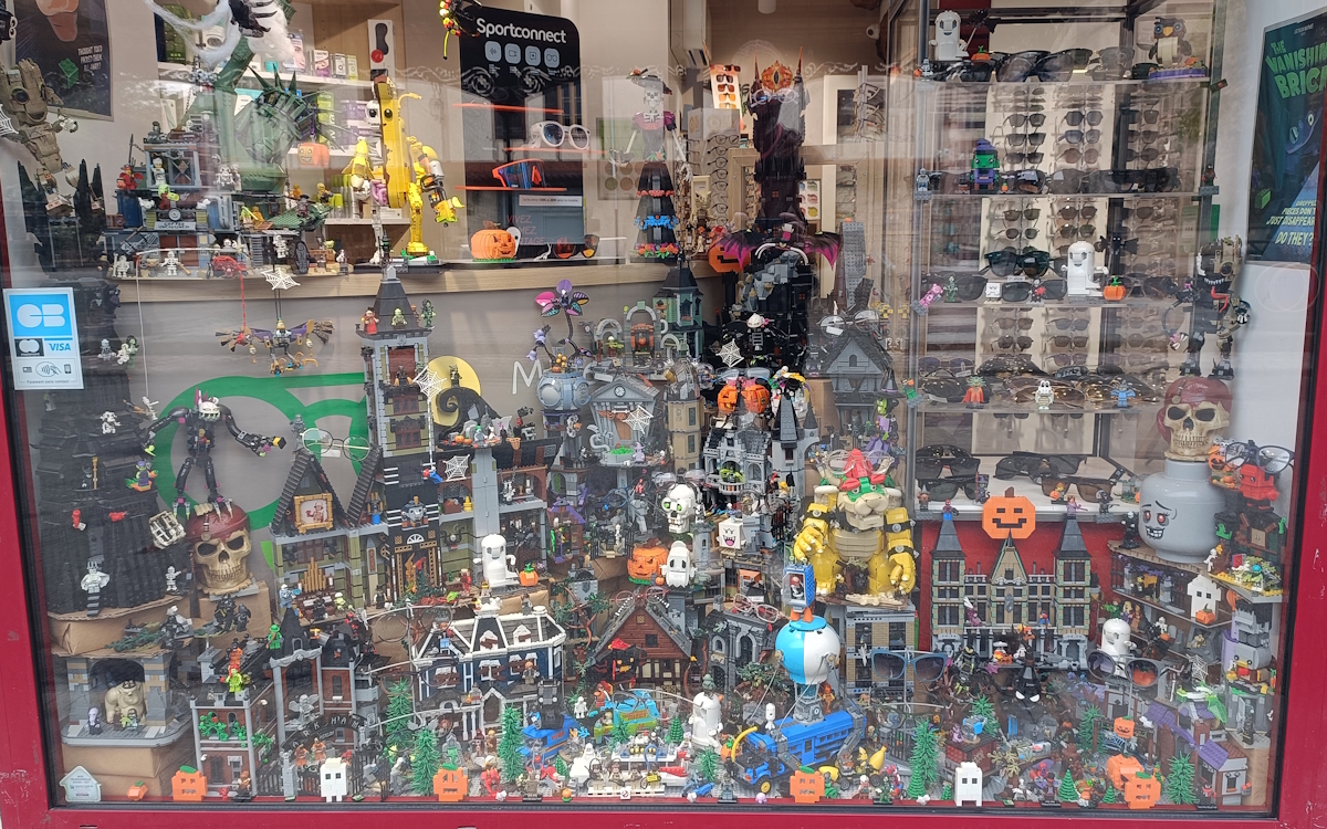 Lire la suite à propos de l’article Vitrine Halloween 2026